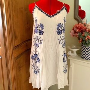 Blue and white pattern summer dress